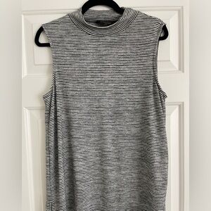 Banana Republic black and white striped tank. Excellent condition. Comfortable!